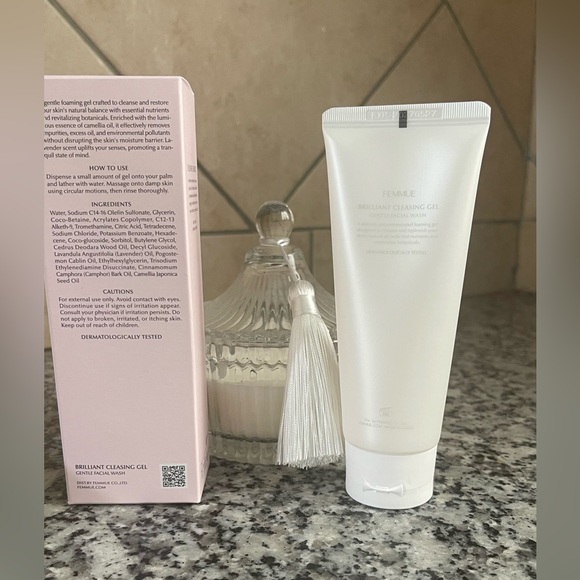 FEMMUE Brilliant Cleansing Gel full size - Picture 7 of 7